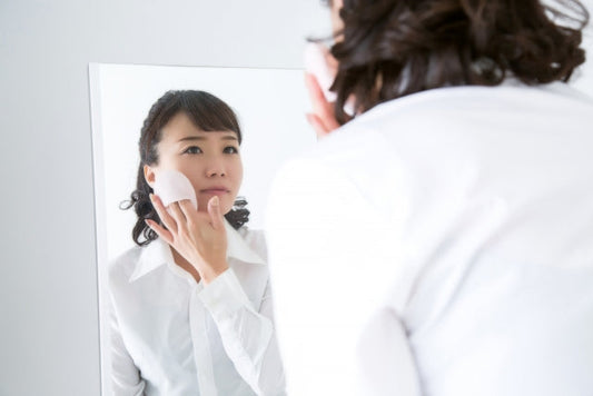 【医師監修】20代なのに化粧ノリが悪い原因｜ケア方法と対処法を解説