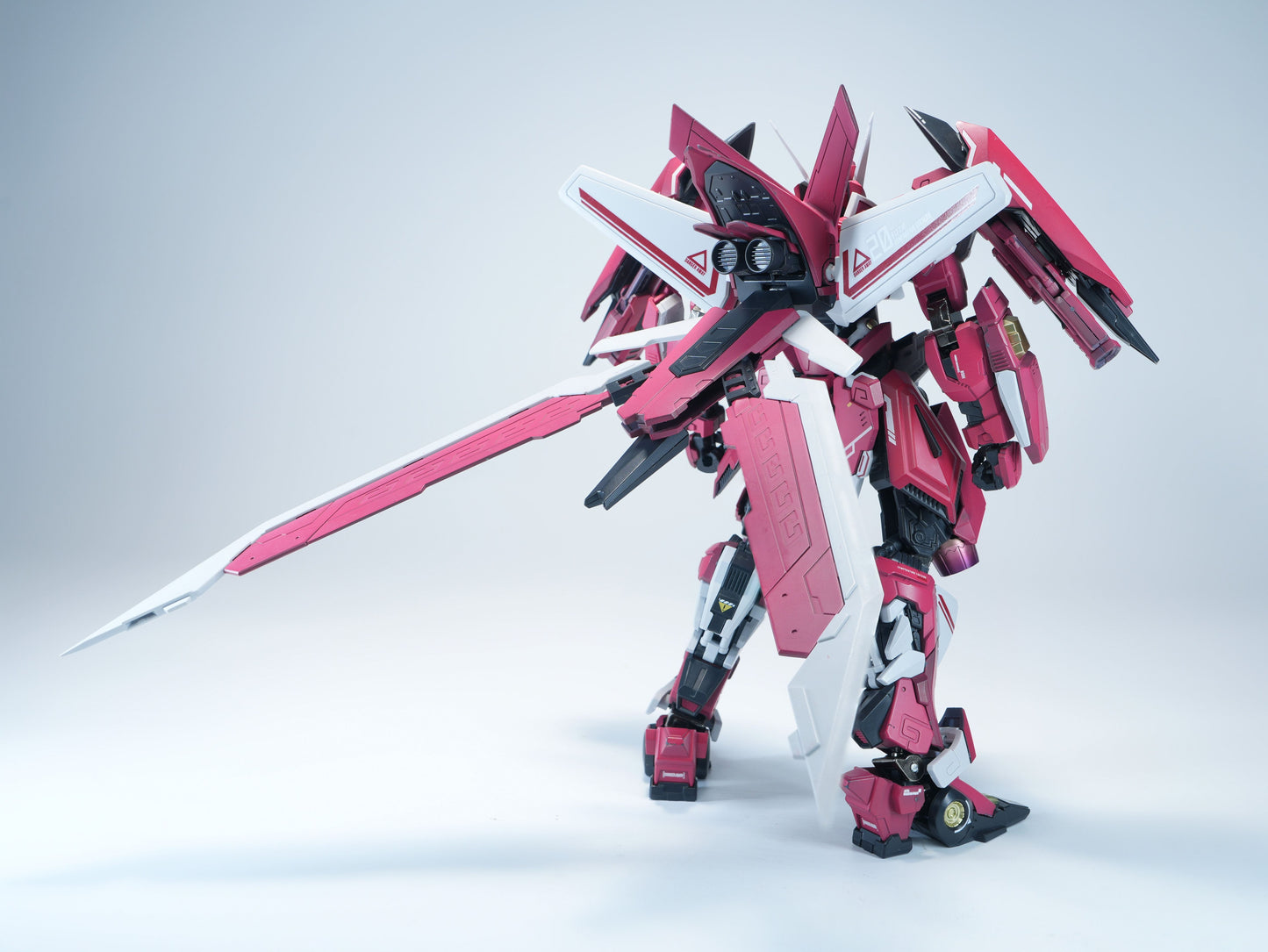 喜玩社 龍魂戦機シリーズ J-20 蒼威 燼赤鎏金(じんせきりゅうきん)Ver. プラスチックモデルキット【予約商品】