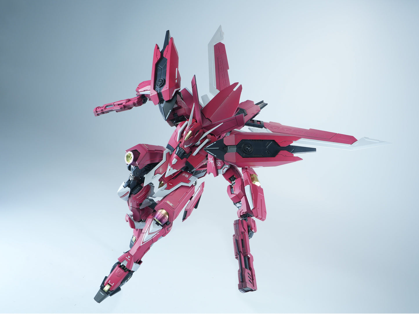 喜玩社 龍魂戦機シリーズ J-20 蒼威 燼赤鎏金(じんせきりゅうきん)Ver. プラスチックモデルキット【予約商品】