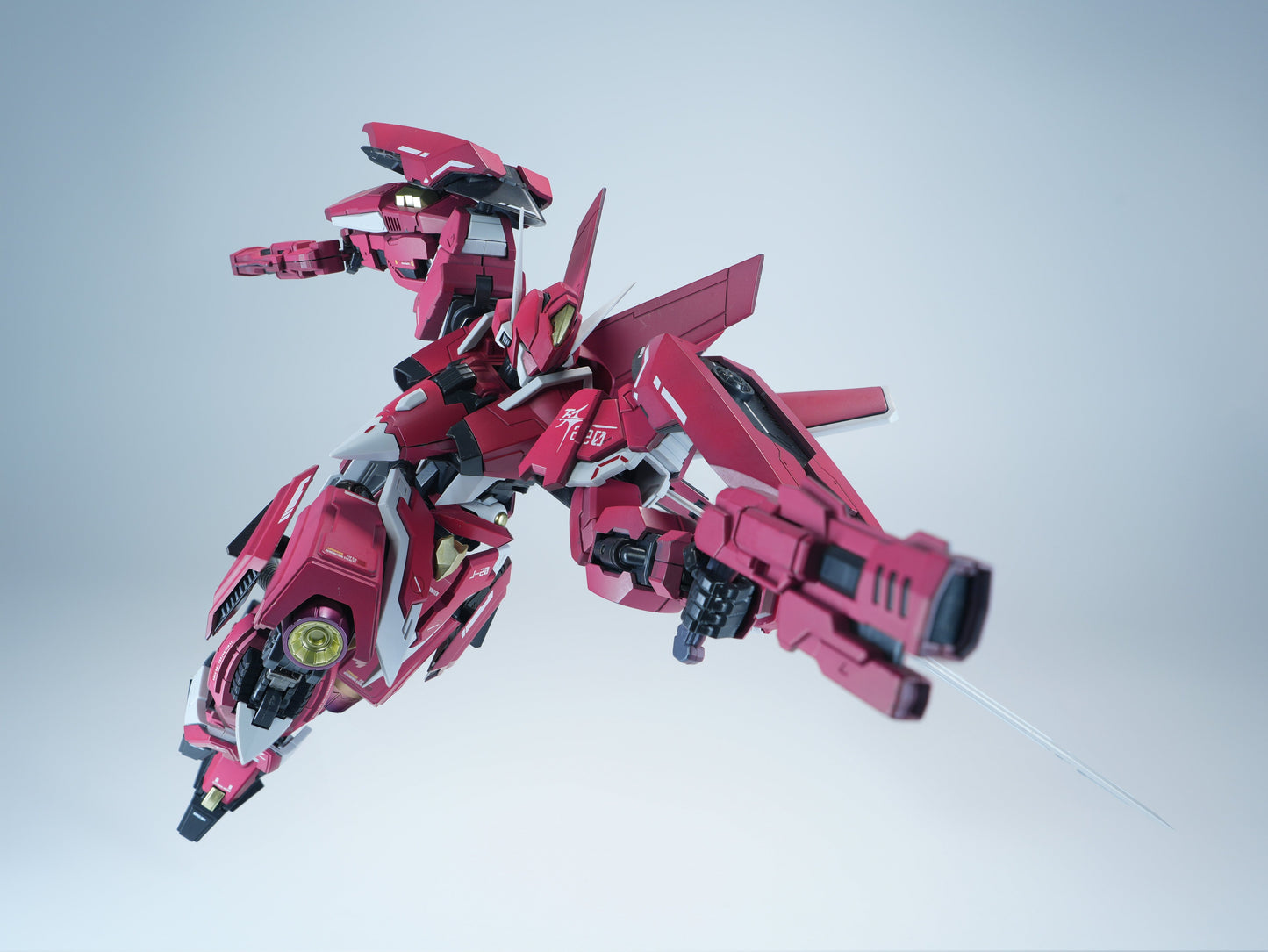 喜玩社 龍魂戦機シリーズ J-20 蒼威 燼赤鎏金(じんせきりゅうきん)Ver. プラスチックモデルキット【予約商品】