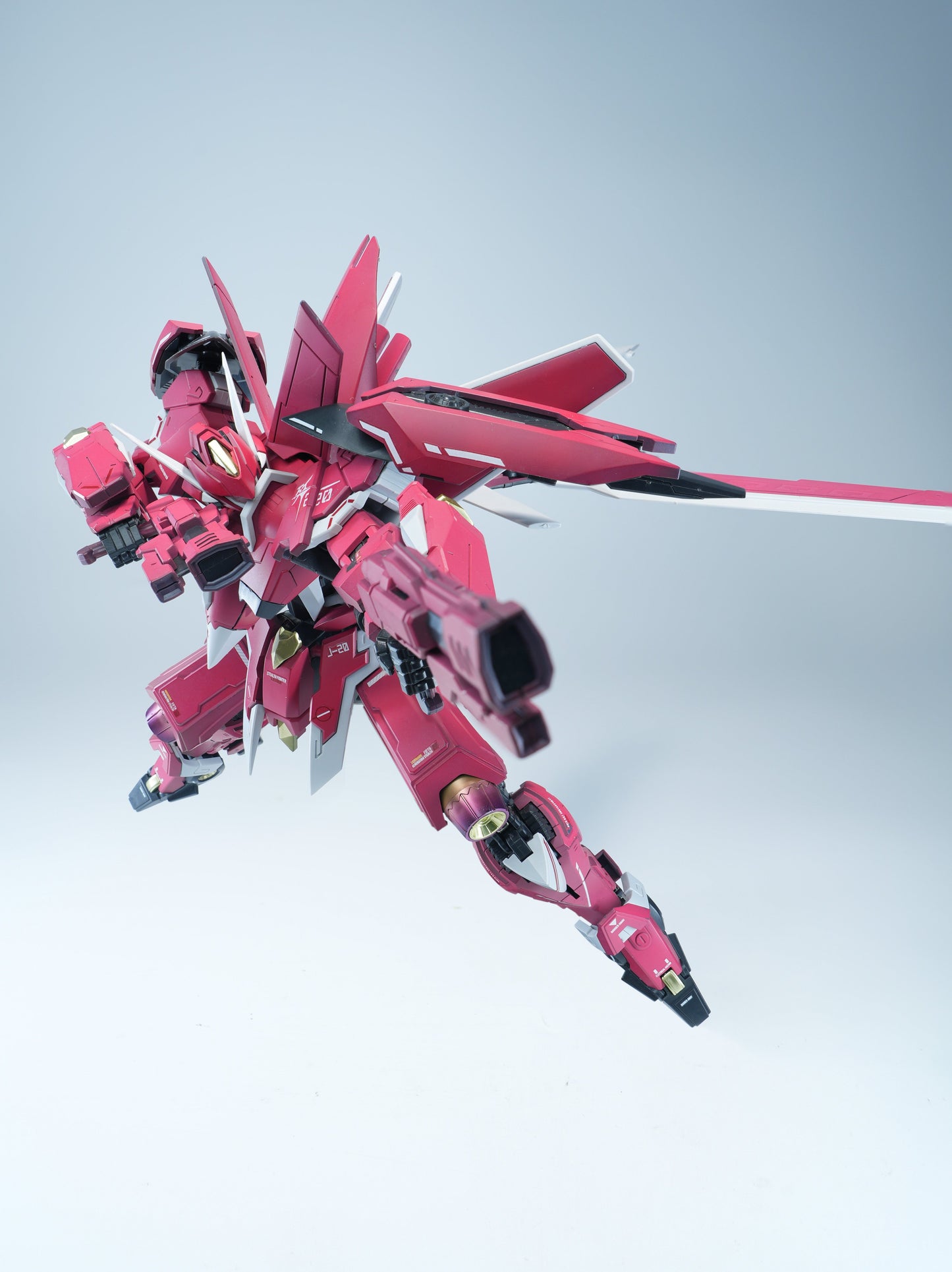 喜玩社 龍魂戦機シリーズ J-20 蒼威 燼赤鎏金(じんせきりゅうきん)Ver. プラスチックモデルキット【予約商品】
