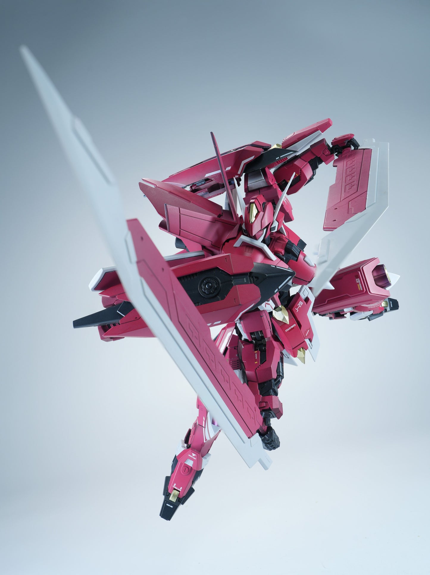 喜玩社 龍魂戦機シリーズ J-20 蒼威 燼赤鎏金(じんせきりゅうきん)Ver. プラスチックモデルキット【予約商品】